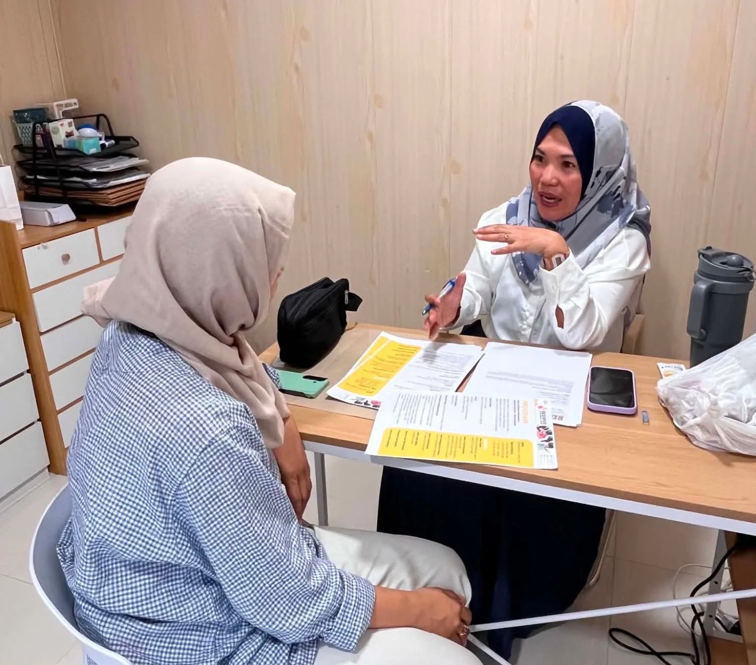 One-on-one parent consultation at Little BLOOM